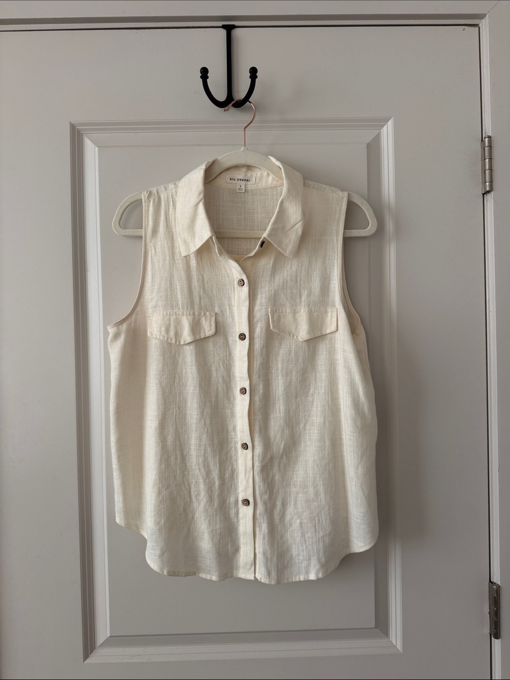 Blu Pepper Cream Sleeveless Button-Down Shirt